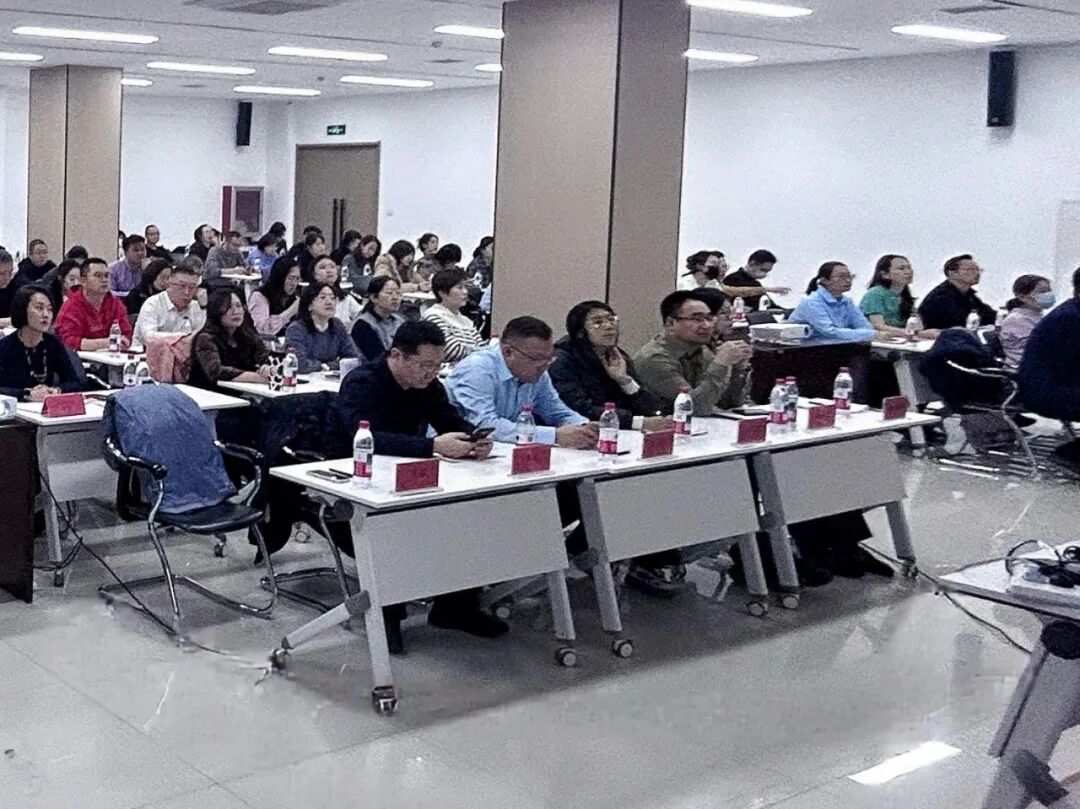 內(nèi)蒙古證券期貨業(yè)協(xié)會(huì)成功舉辦金融機(jī)構(gòu)反洗錢與投訴處理專題培訓(xùn)班